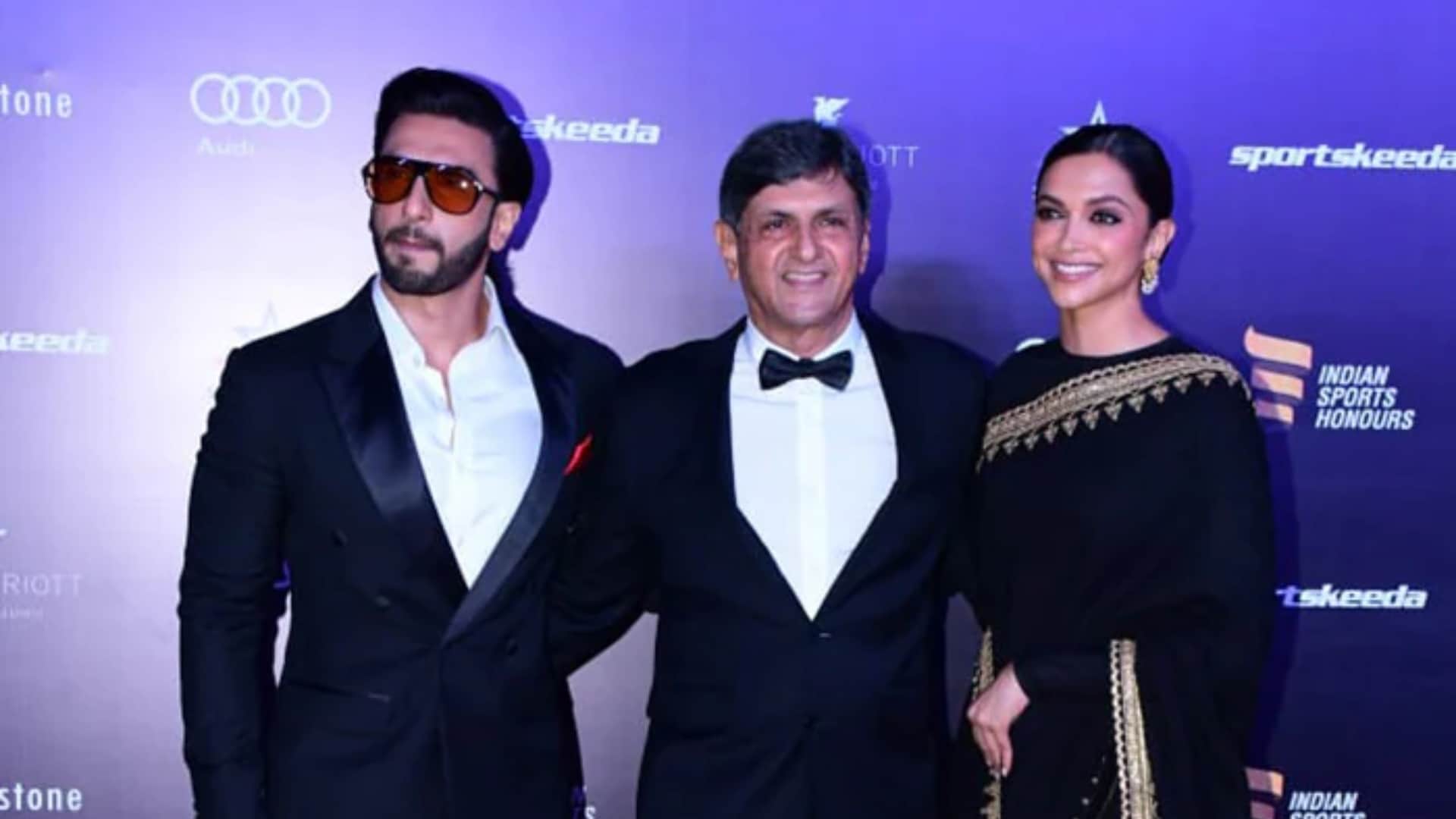 Deepika Padukone Ranveer Singh Appear In Sports Award Function With Prakash Padukone Actress Ignore Husband