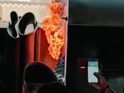 Burning Train Garib Rath: The train was standing at Muzaffarpur, suddenly a bogie caught fire
