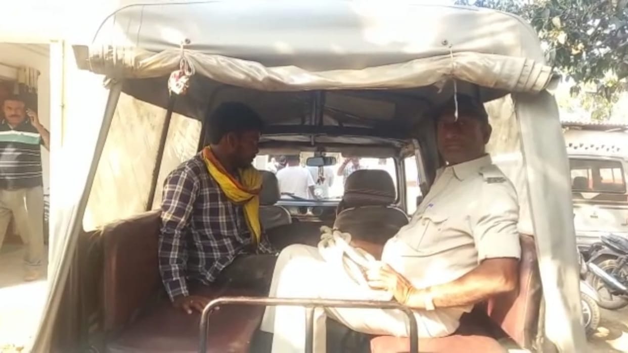 Health committee evaluation officer caught drinking alcohol in Sadar Hospital quarter in Muzaffarpur, arrested