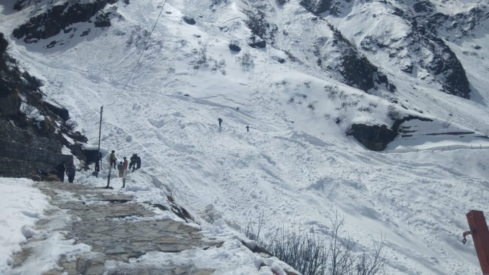 Kedarnath Dham: Road closed due to avalanches in many places see places
