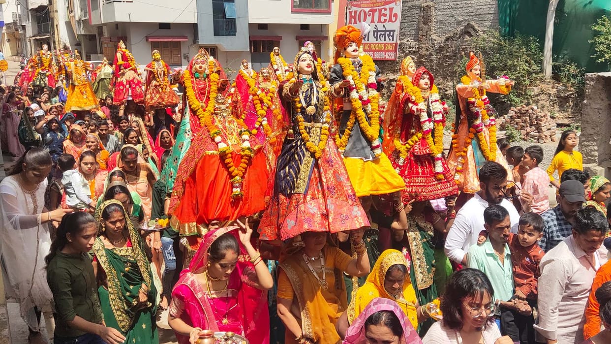 Khargone: Gangaur Mata resided in every house of Nimar, devotees brought her dancing and singing