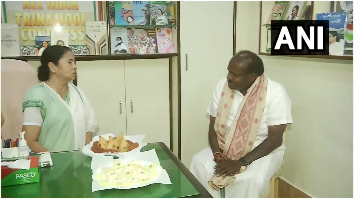 JDS leader former Karnataka CM HD Kumaraswamy meets West Bengal CM TMC leader Mamata Banerjee in Kolkata
