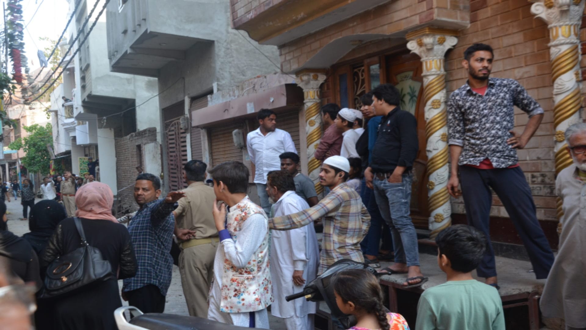 The children were going to buy chocolates, during a child died after being buried under the debris