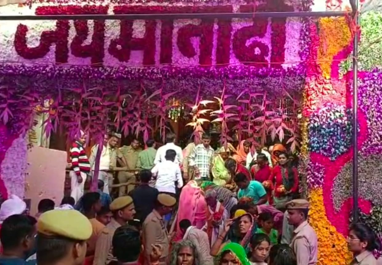 Vindhyachal Mandir Mirzapur: On the third day of Navratri, the entire Vindhya Dham echoed with the praises of