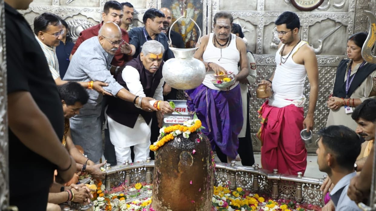 Ujjain Mahakal: Prabhat Jha reached the shelter of Mahakal, worshiped in the sanctum sanctorum