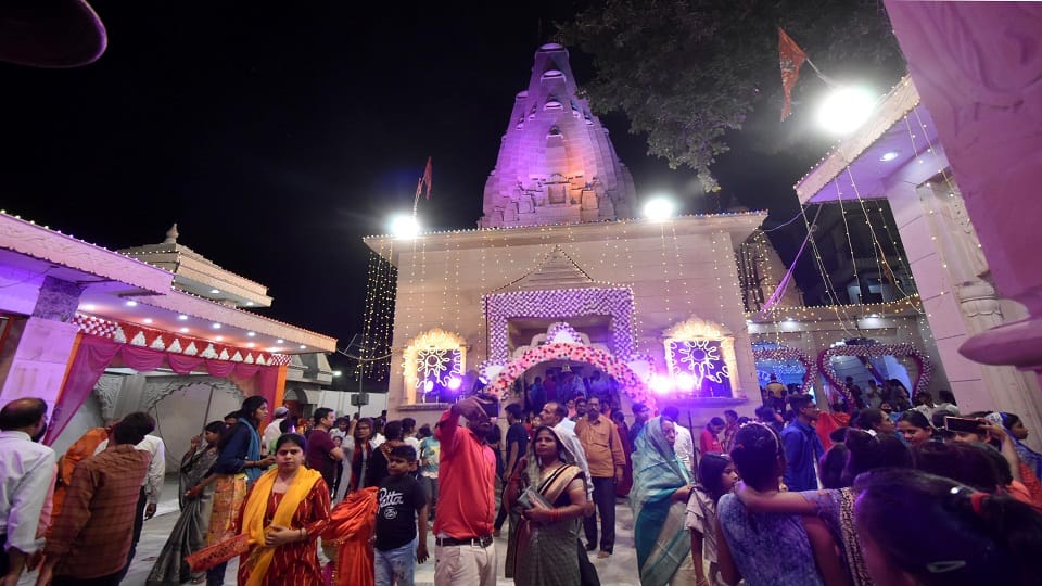 Vasantik Navratri: On the second day of worship of Adishakti, decorated tableaux of Maa Brahmacharini