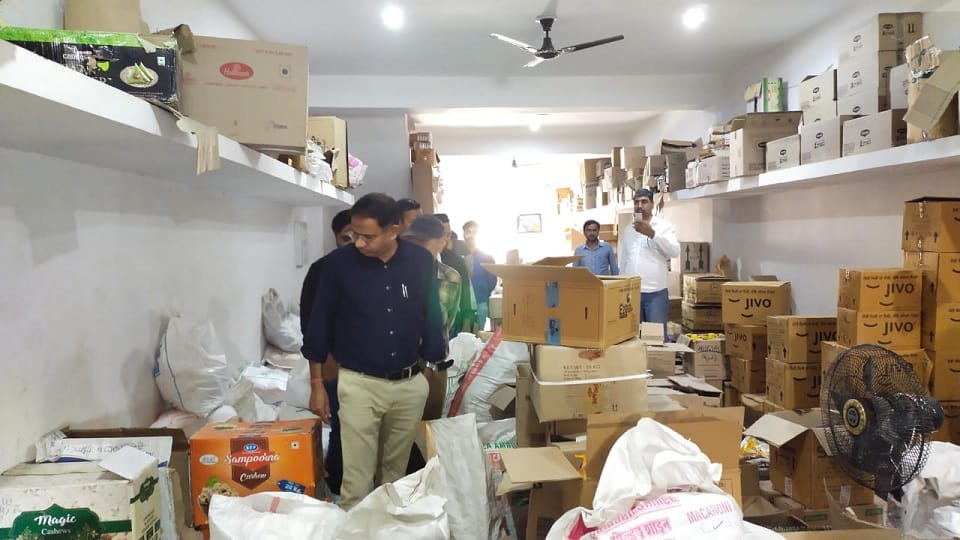 CM Flying raids shops for Buckwheat flour in Fatehabad
