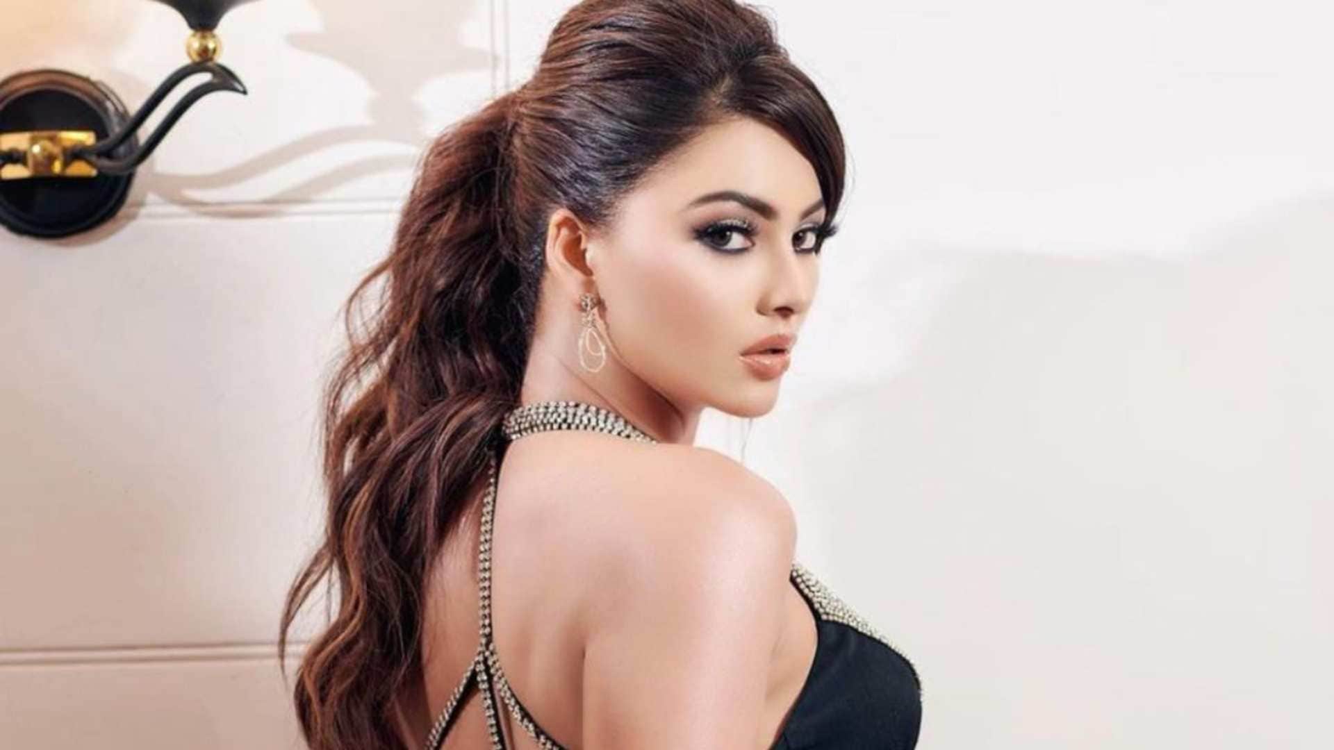 cannes film festival 2023 urvashi rautela trolled for wearing lizard neckpiece in event