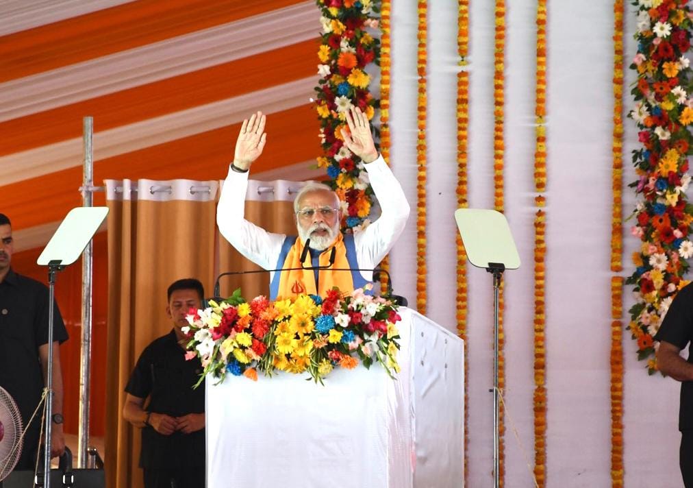 PM modi Varanasi Visit: PM Modi reached the airport 10 minutes before the scheduled time