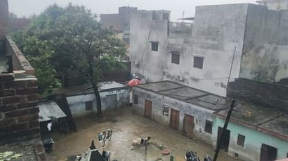 Weather was changed in many districts in Uttar Pradesh on Saterday.