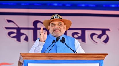 CRPF का 84वां स्थापना दिवस: जगदलपुर में अमित शाह बोले- नक्सलियों के खिलाफ लड़ाई अंतिम चरण मेंं, हिंसा हुई कम सीआरपीएफ के स्थापना दिवस कार्यक्रम में बोलते गृहमंत्री अमित शाह।