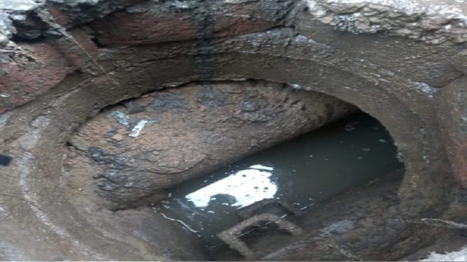 laid water line in sewer manhole Another feat of Agra Smart City Company came to the fore