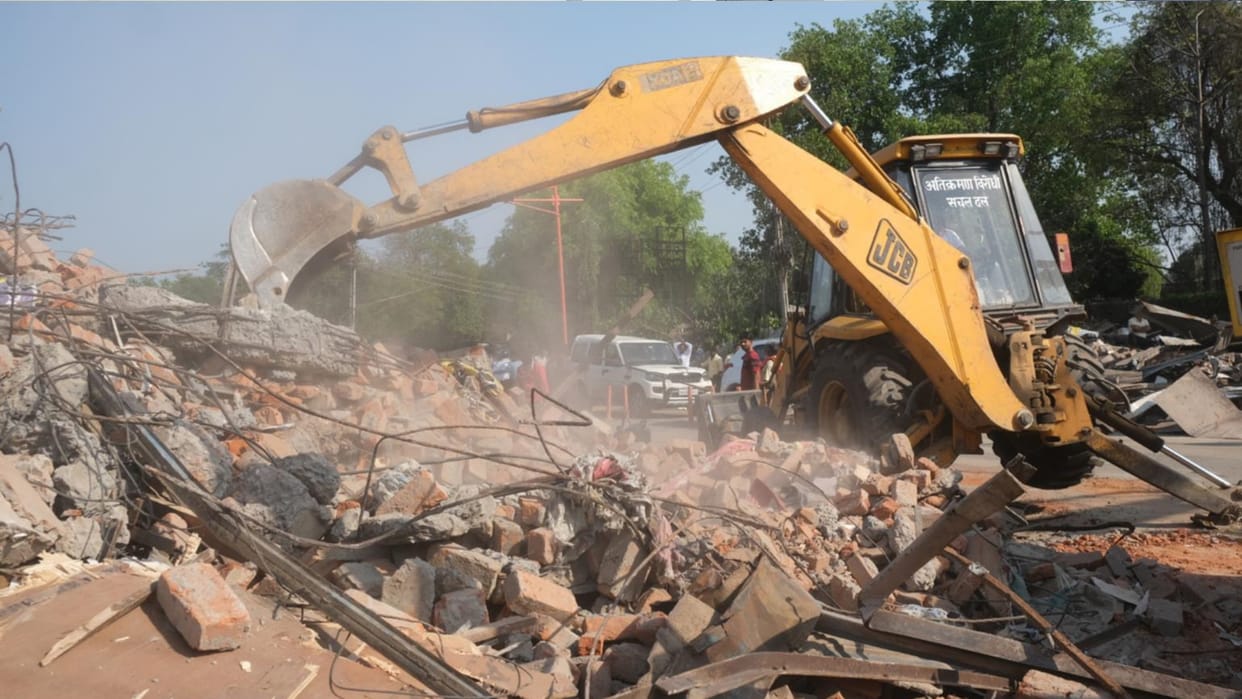 Bulldozer ran on 56 shops which became a hindrance in widening of Asuran Market