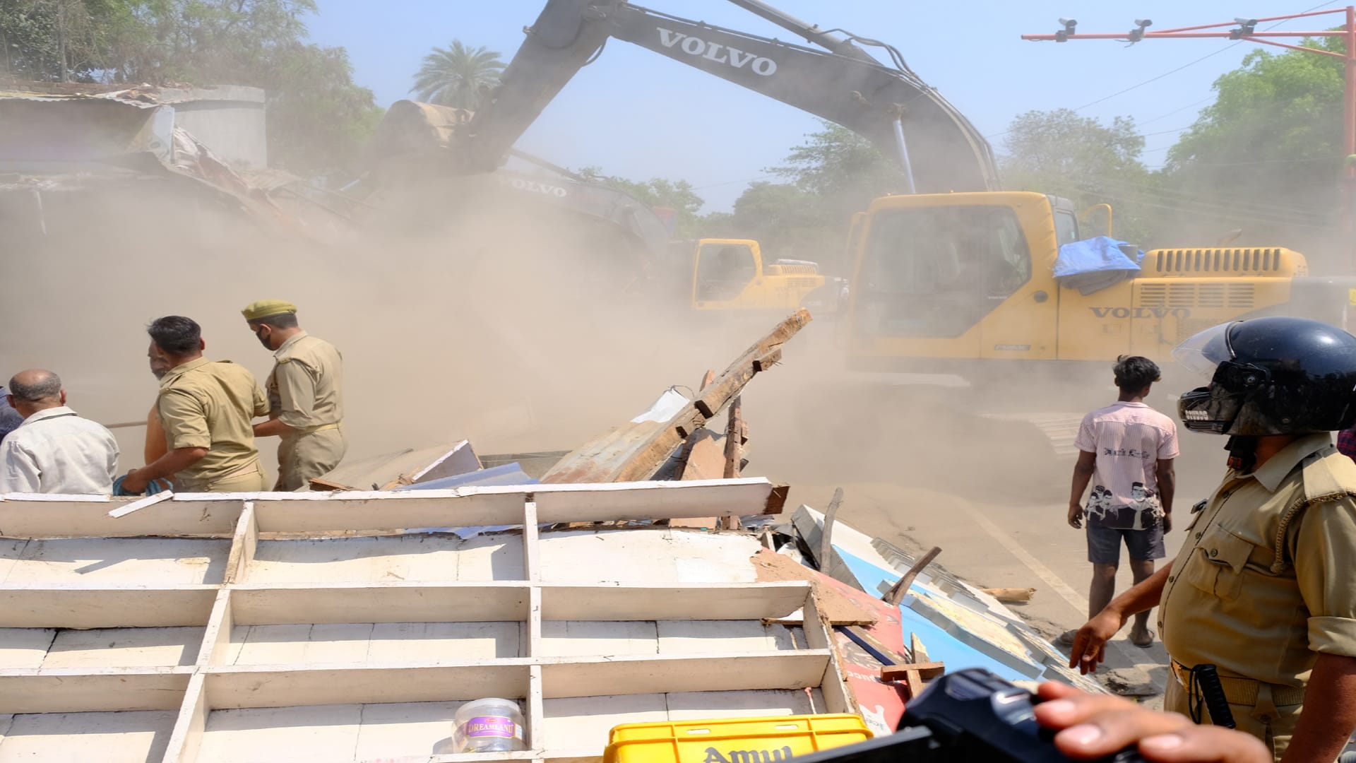 Bulldozer ran on 56 shops which became a hindrance in widening of Asuran Market