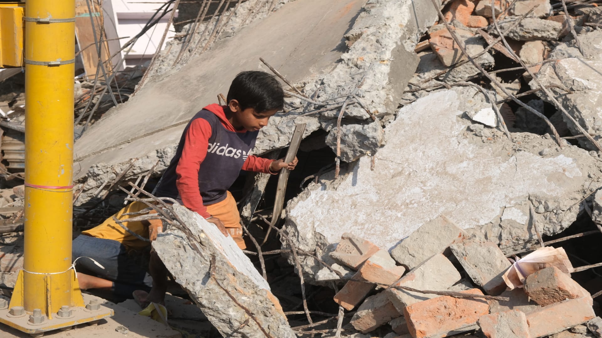 Bulldozer ran on 56 shops which became a hindrance in widening of Asuran Market