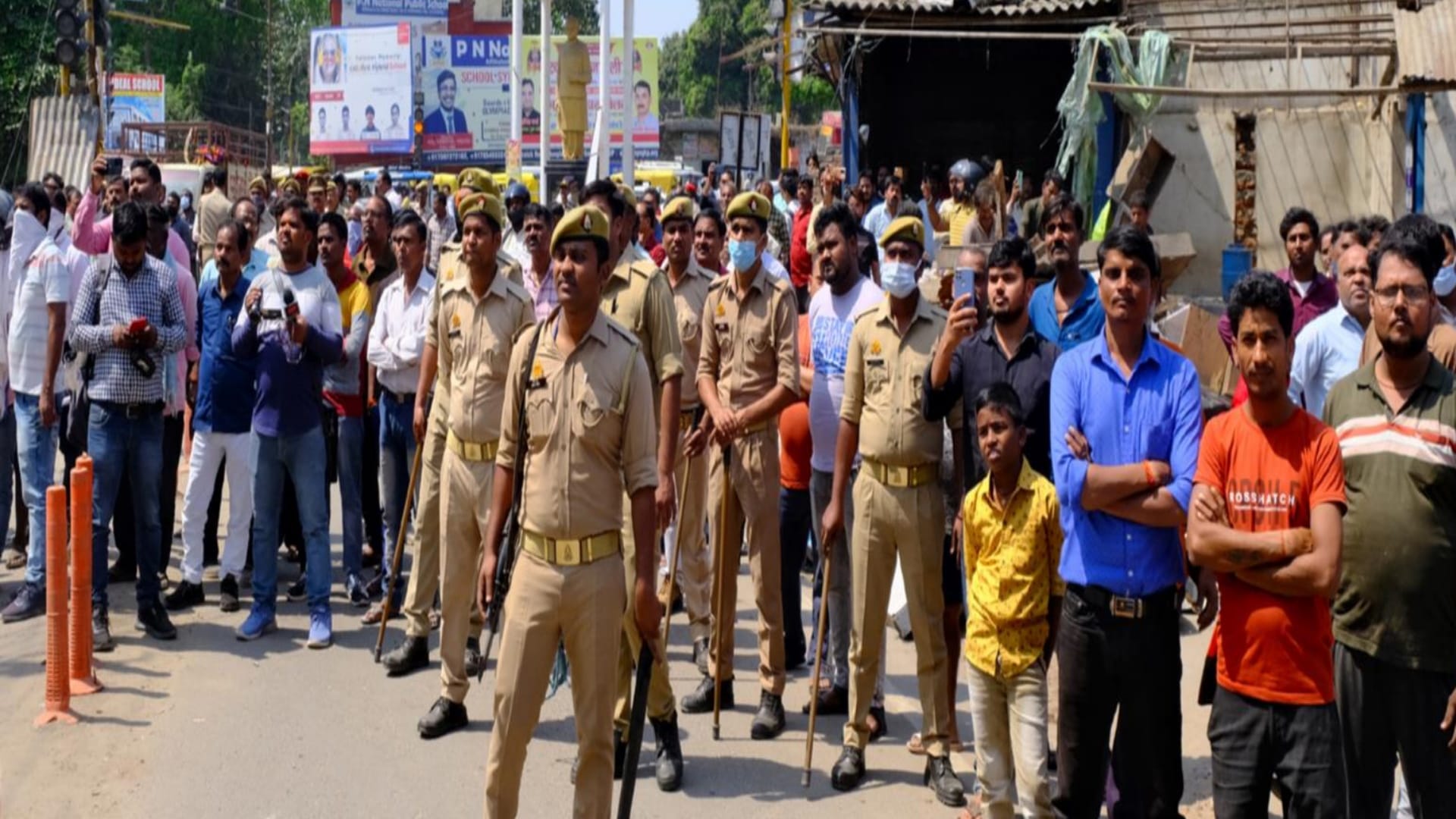 Bulldozer ran on 56 shops which became a hindrance in widening of Asuran Market