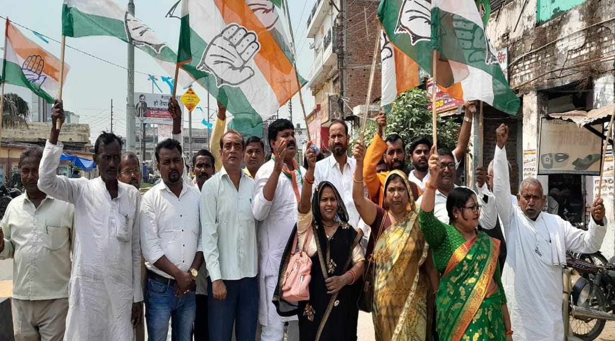 Rahul Gandhi Parliament membership cancelled Congress takes out procession in Azamgarh