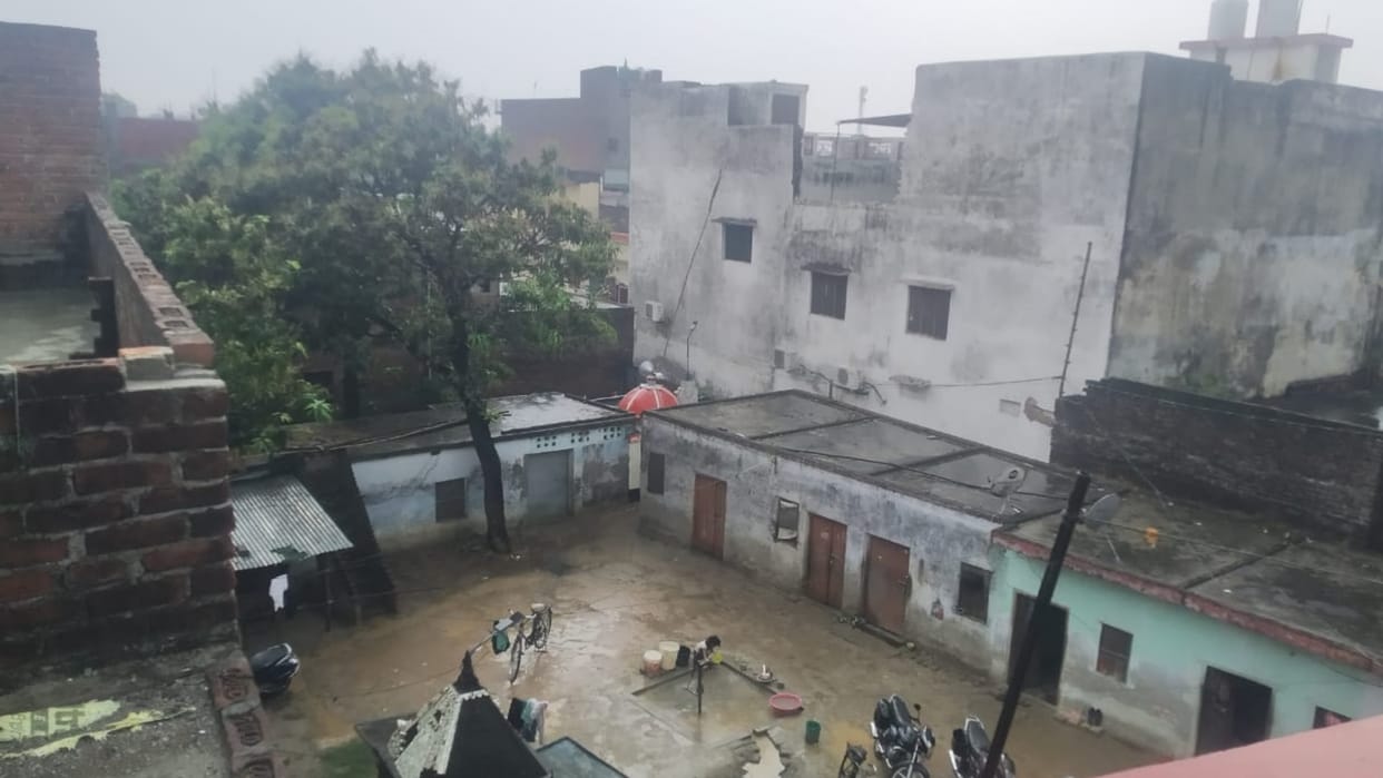 Weather was changed in many districts in Uttar Pradesh on Saterday.