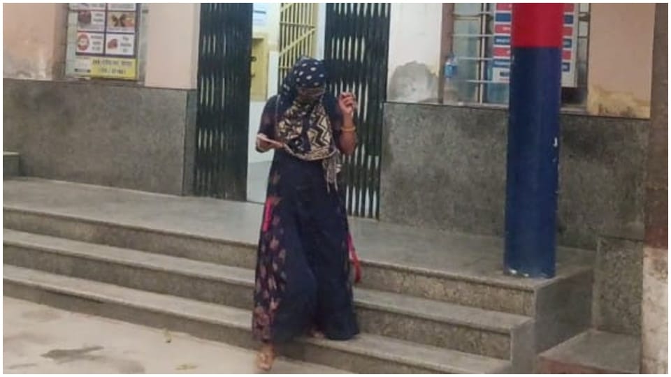 bharatpur tourism department officer molested Woman Artist Minister Vishvendra Singh
