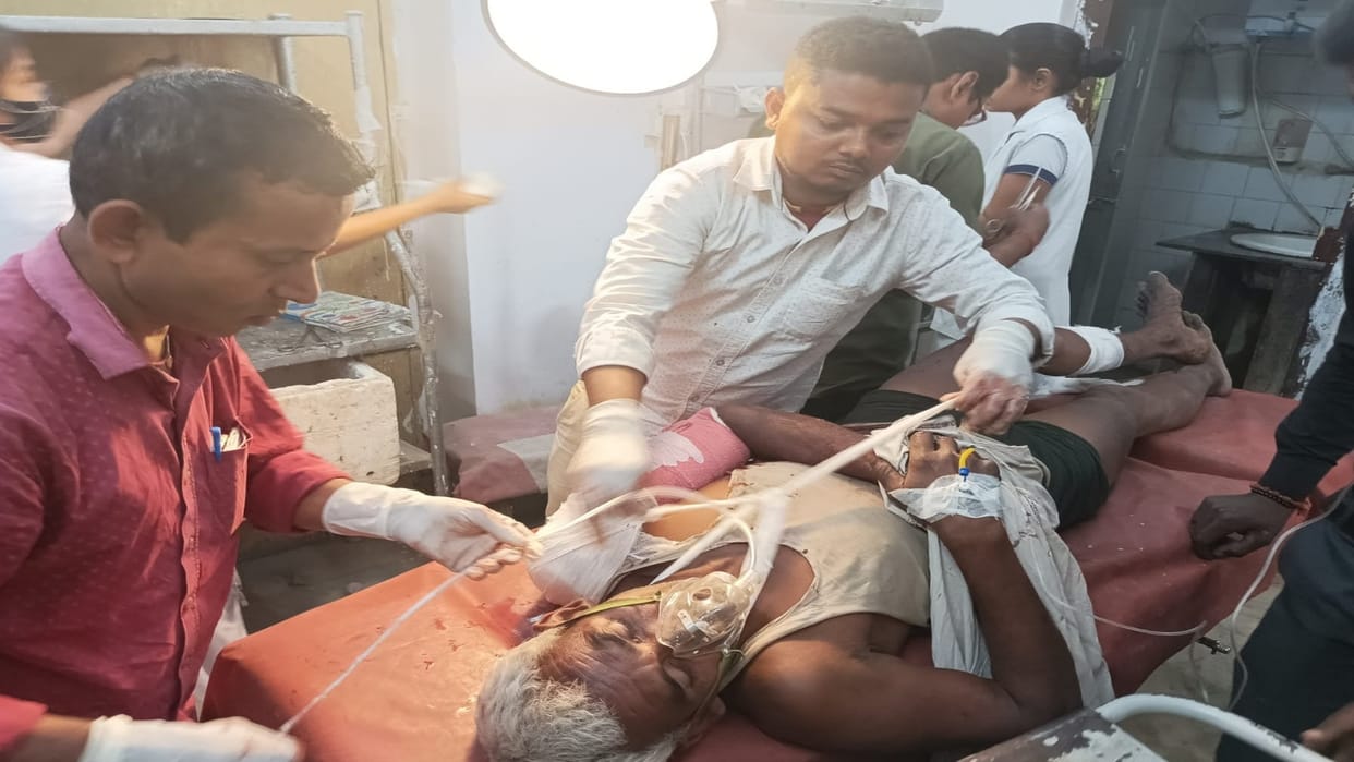 Bihar Crime News Firing in land dispute one person seriously injured due to bullet injury fight with another