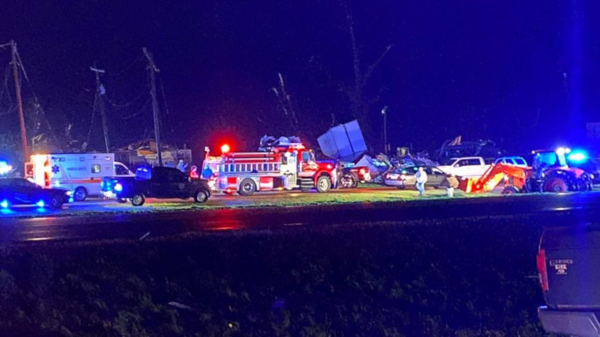 us destructive tornado storms in south east state Mississippi many people died