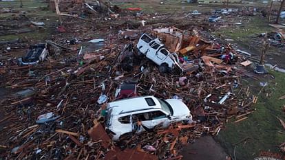us destructive tornado storms in south east state Mississippi many people died