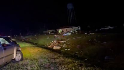 us destructive tornado storms in south east state Mississippi many people died