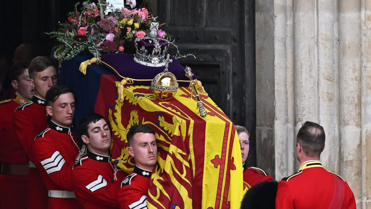 UKs King Charles honours Queen Elizabeth IIs pallbearers