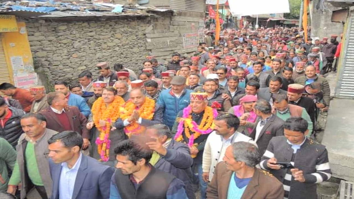 Jairam thakur said Congress workers will deal with them there if they go to inaugurate govt institutions