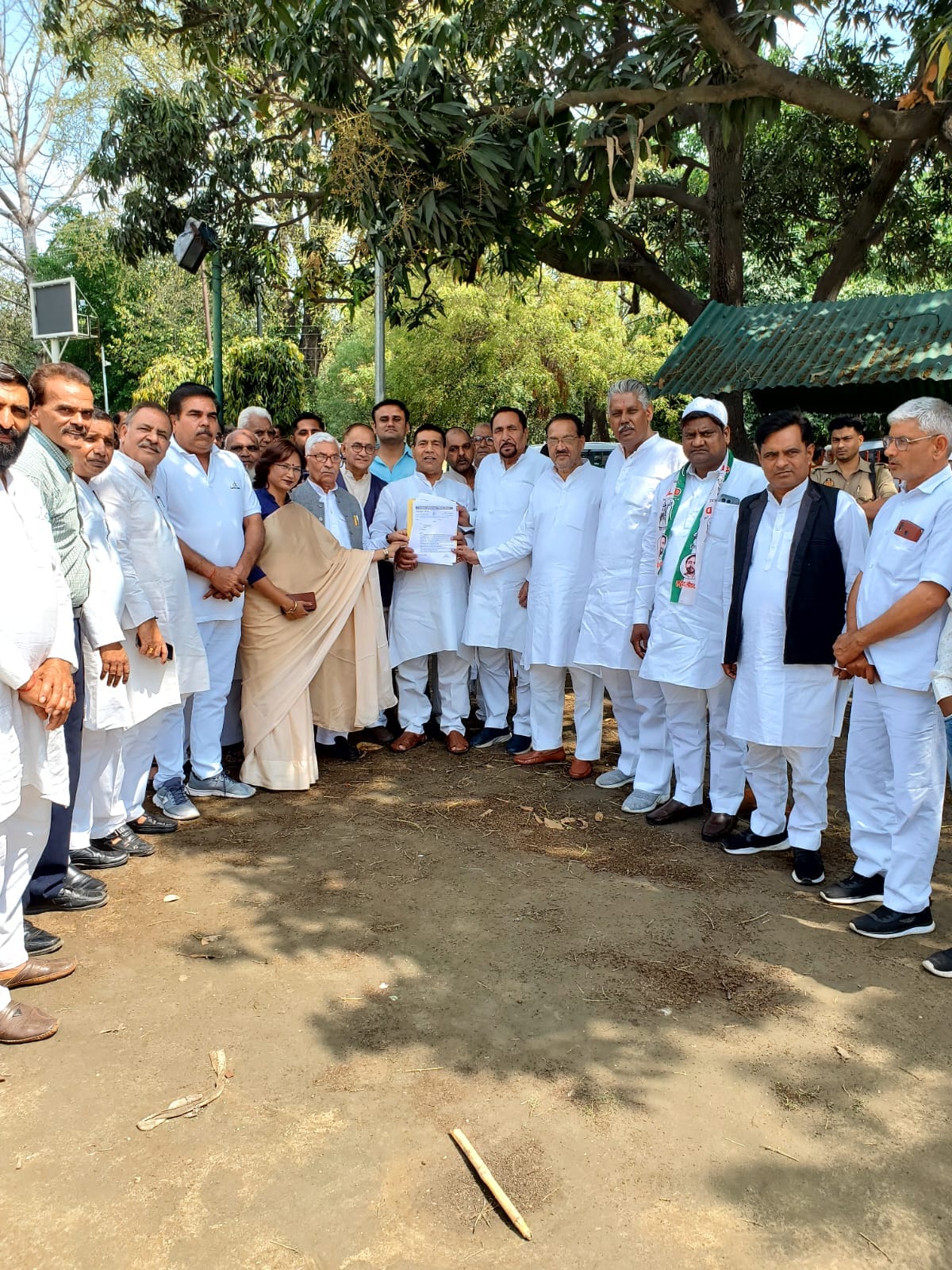 Meerut: RLD workers protest at collectorate demanding compensation for crops destroyed by rain and hailstorm