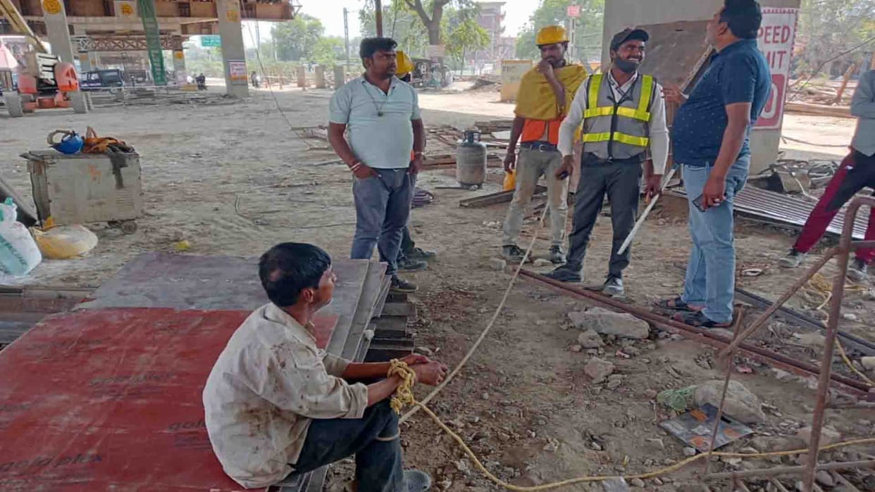 Kanpur: On suspicion of theft young man was tied with a rope and beaten with a stick