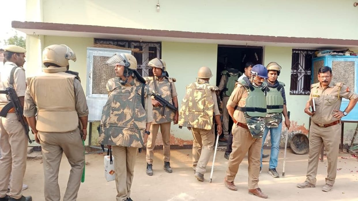 Nine arrested including son and brother of absconding Ehtesham, who was government gunner of Mafia Atiq