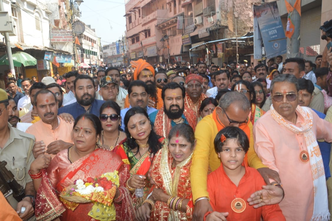 Darshan-worship of Maa Shringar Gauri: Vadini women reached Gyanvapi, also took the blessings of Baba found in