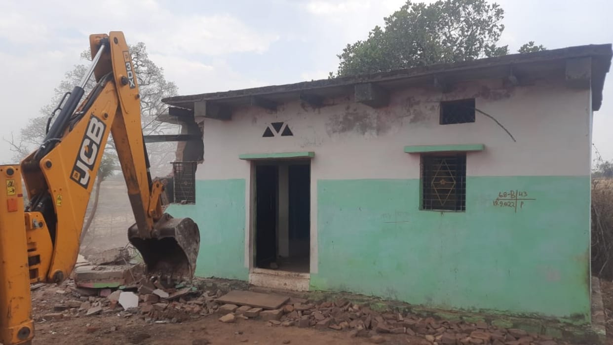 MP News house of person who raped and murdered an elderly woman was demolished with bulldozer in Satna