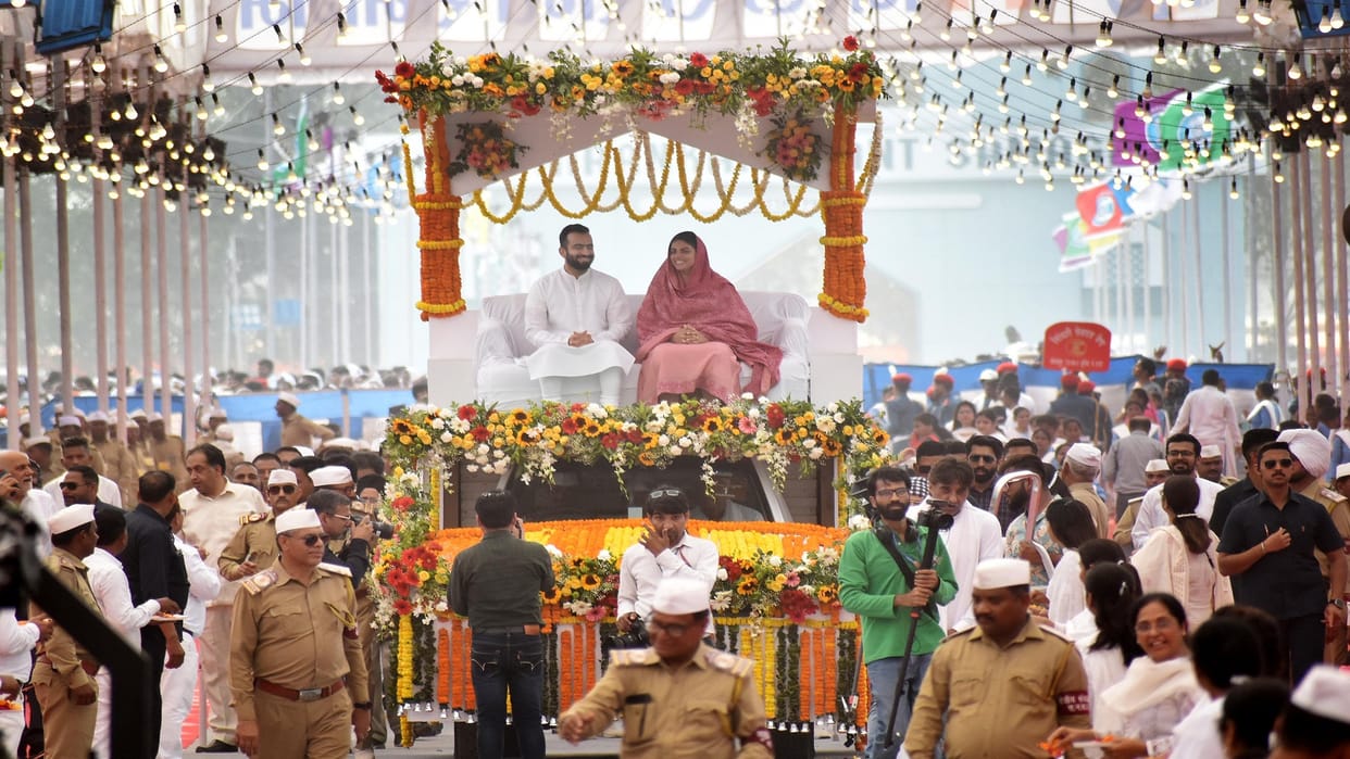 Nirankari Saint Samagam: Sudiksha Mata taught the way of living, gave the message to paint in the color of dev