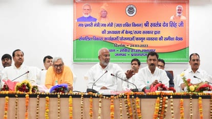 There should be no shortage in organizing grand Mahakumbh, in-charge minister Swatantradev Singh reviewed