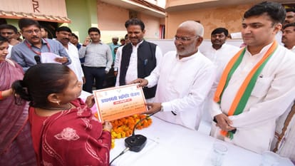 There should be no shortage in organizing grand Mahakumbh, in-charge minister Swatantradev Singh reviewed