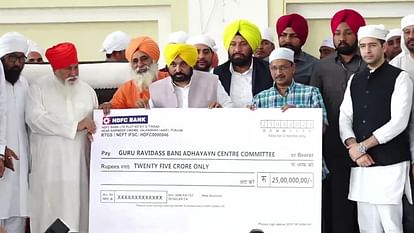 Delhi cm Arvind Kejriwal, Punjab cm Bhagwant Mann pay obeisance at Dera Sachkhand Ballan in Jalandhar