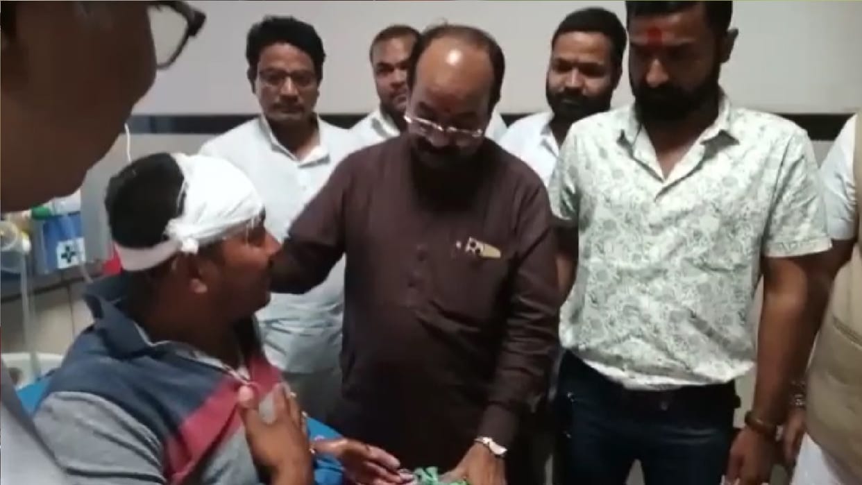 Arun Sao reached DKS hospital raipur, meet to injured BJP worker