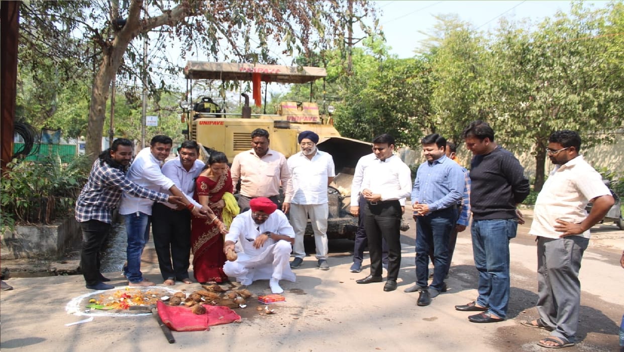 MLA Kuldeep Juneja did Bhumi Pujan at road construction work in Raipur