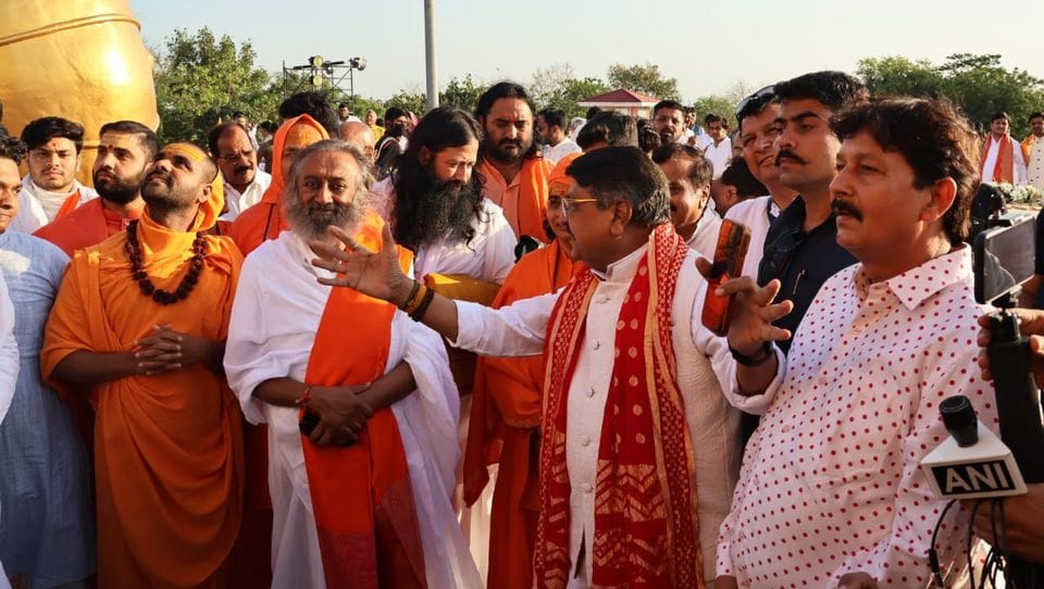 hanuman chalisa pitra parvat indore shri shri ravishankar kailash vijaywargiya