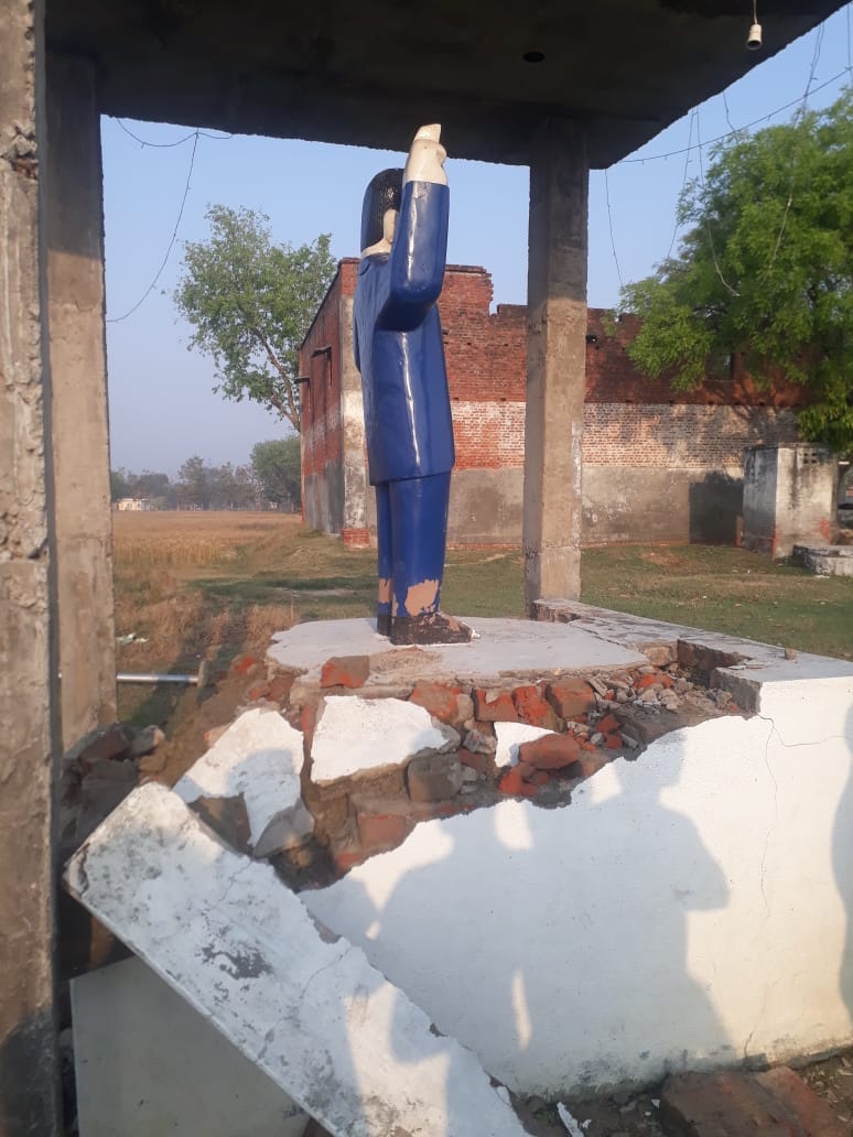 Undesirable elements broke the platform built on Ambedkar statue, people in anger