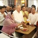 मां बम्लेश्वरी के दर्शन के लिए पहुंचे पूर्व सीएम रमन सिंह।