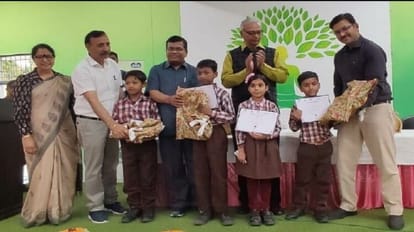 प्रतिभावान छात्र हुए सम्मानित