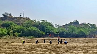 Bhind News: बीहड़ में बरसेंगे रन, चंबल क्रिकेट लीग-2 का ग्राउंड और पिच तैयार, एक अप्रैल से होगा मैच Bhind News Ground and pitch ready for Chambal Cricket League-2