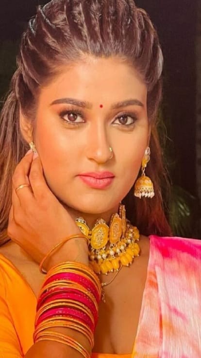 Bhojpuri Actress Akanksha Commits Suicide this was the earning of a month