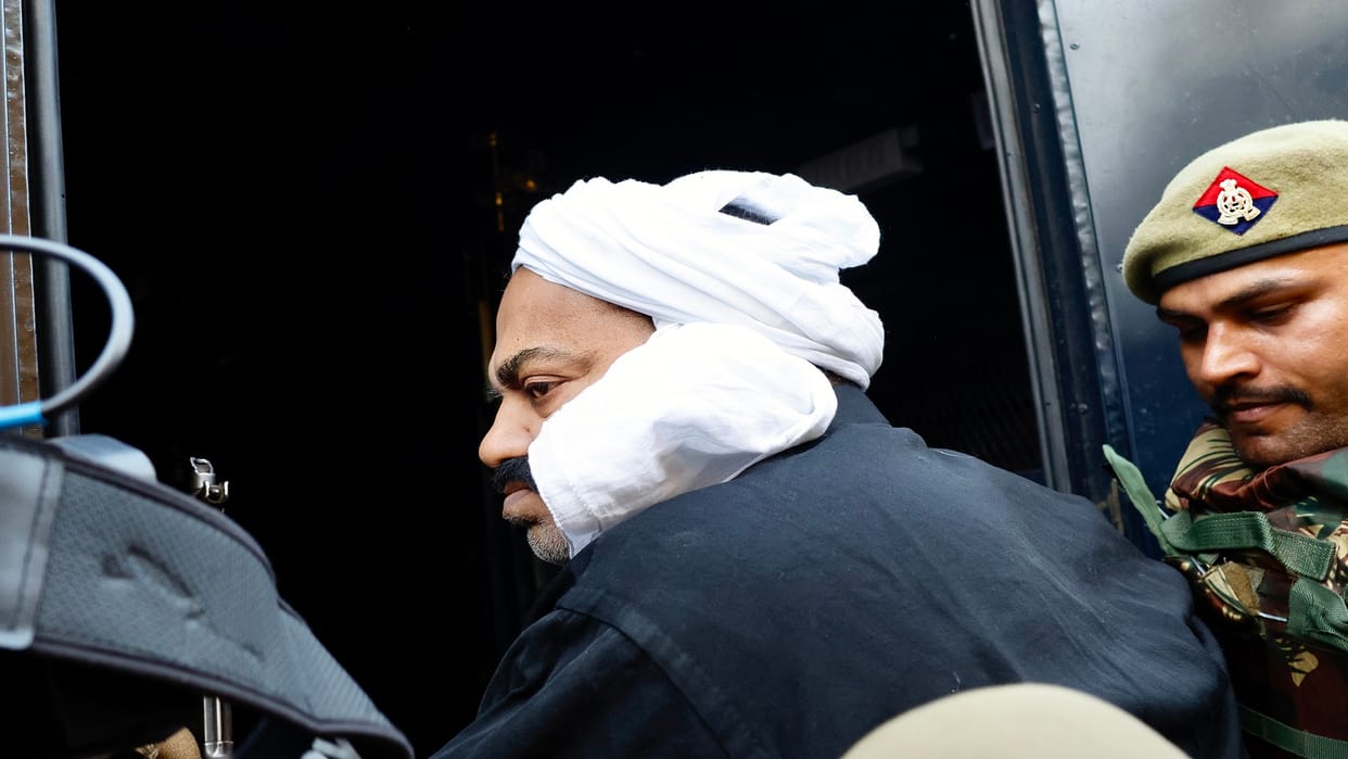 Umesh Pal case Mafia Atiq ahmad reigned in Naini jail for 16 hours
