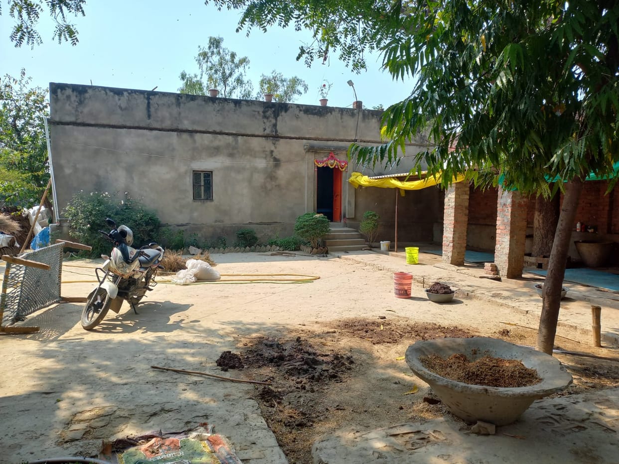 Akansha Dubey Suicide whole village shocked in bhadohi She was responsible for house