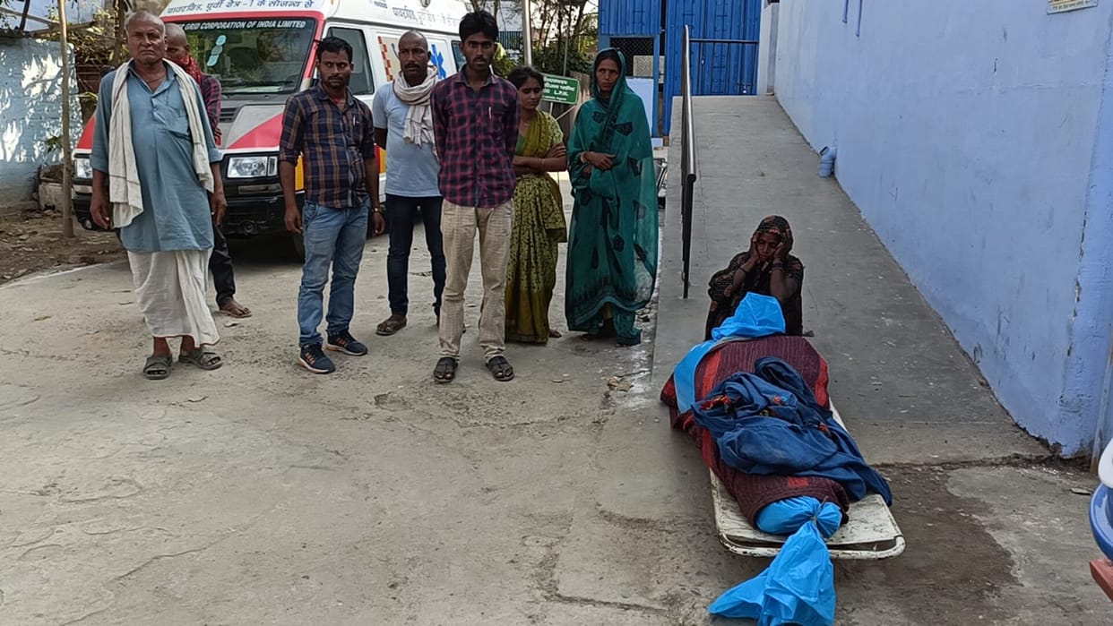 bike riding woman crushed by a speeding vehicle in Begusarai, died while being taken to the hospital