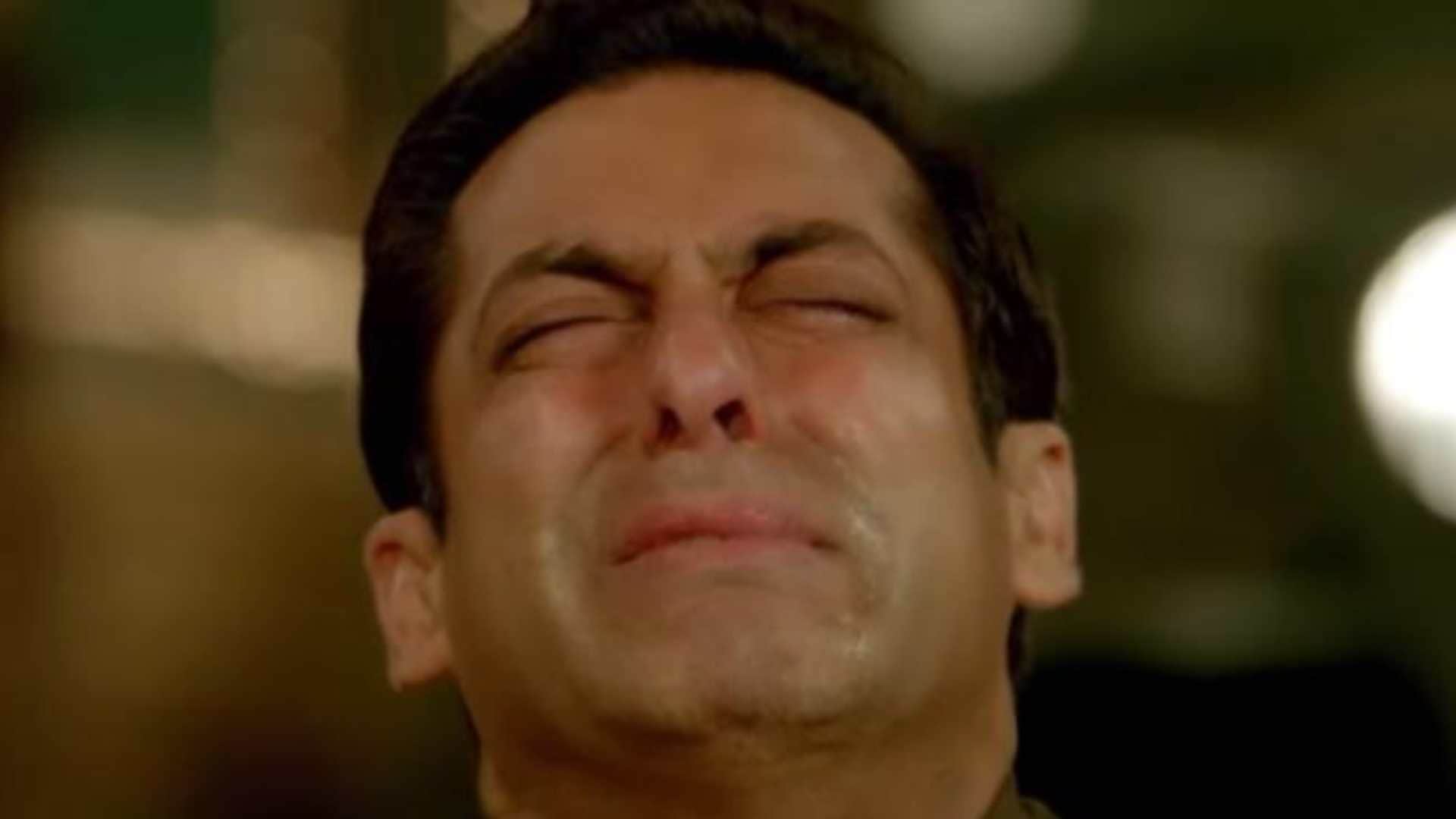 These Bollywood Stars Could Not Hide Their Emotions In From Of Camera From Amitabh Bachchan To Salman Khan